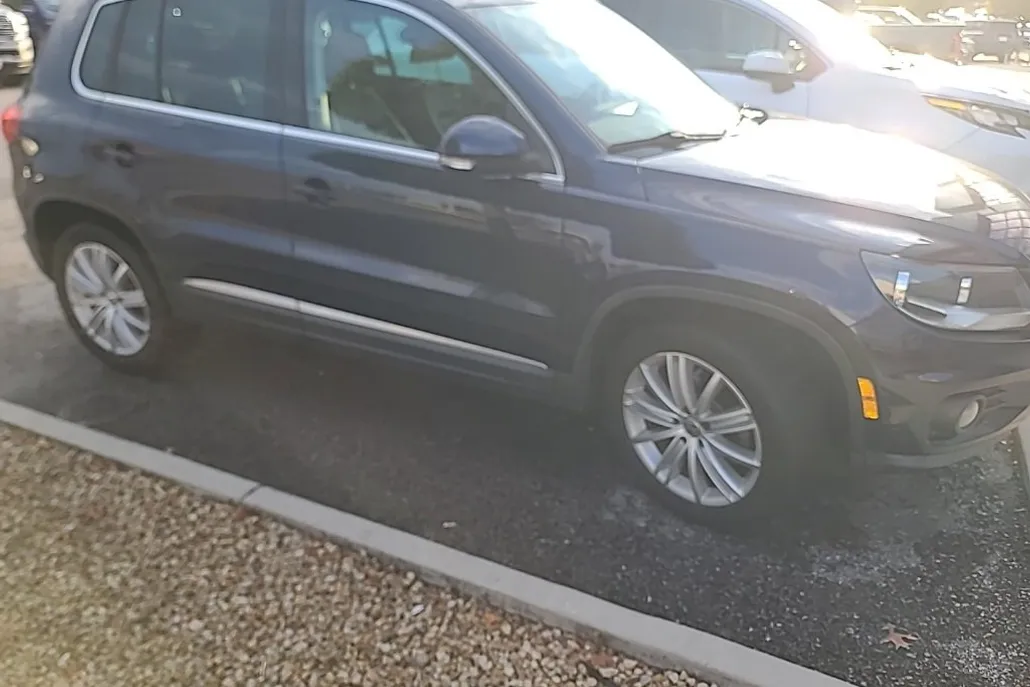 2012 Volkswagen Tiguan SE photo 1