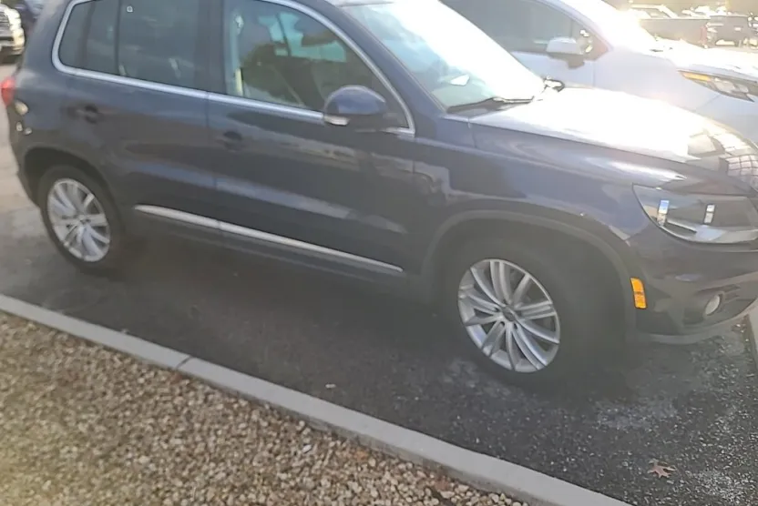 2012 Volkswagen Tiguan SE photo 1