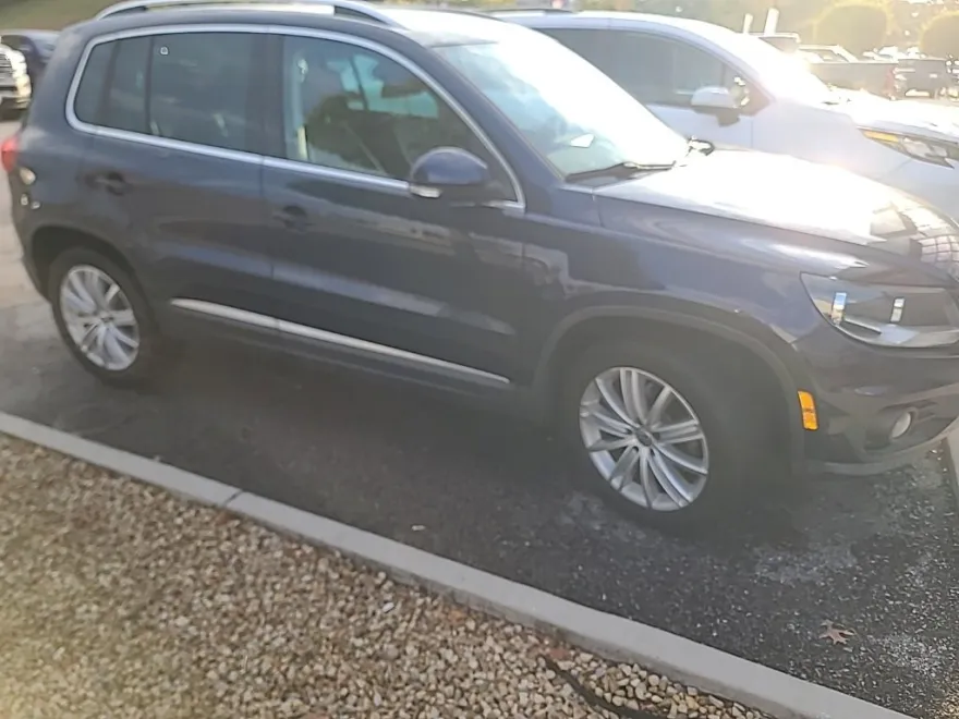 2012 Volkswagen Tiguan SE photo 1