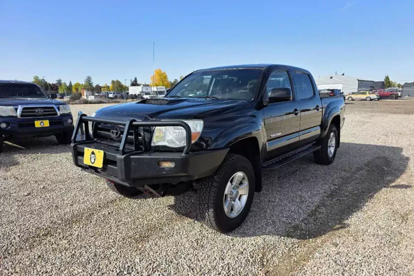 2005 Toyota Tacoma DLX photo 1