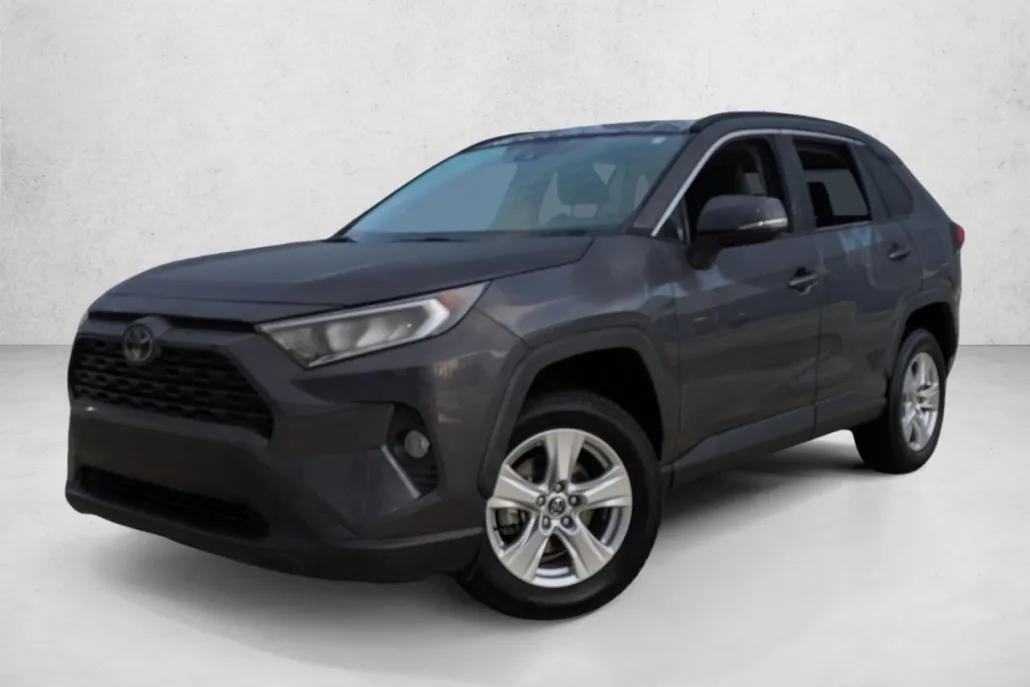 2020 Toyota RAV4 XLE photo 1