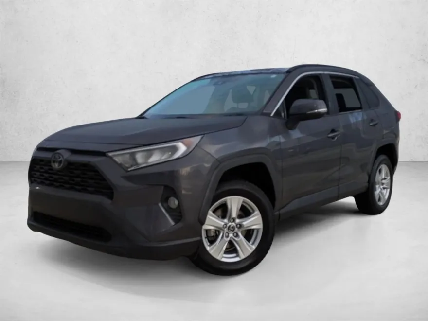 2020 Toyota RAV4 XLE photo 1