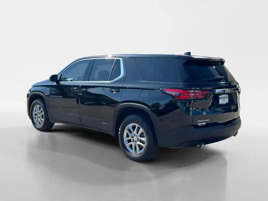 2023 Chevrolet Traverse LS photo 1