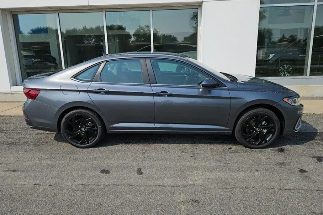 2025 Volkswagen Jetta 1.5T SE photo 1