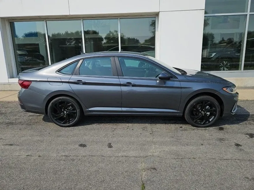 2025 Volkswagen Jetta 1.5T SE photo 1