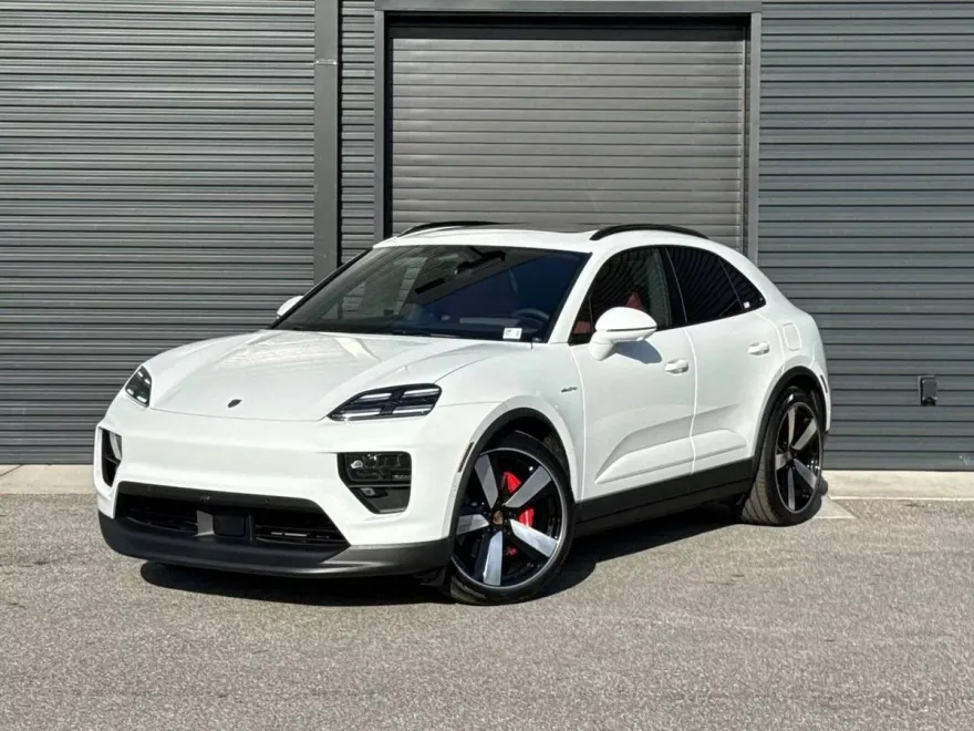 2025 Porsche Macan Electric photo 1