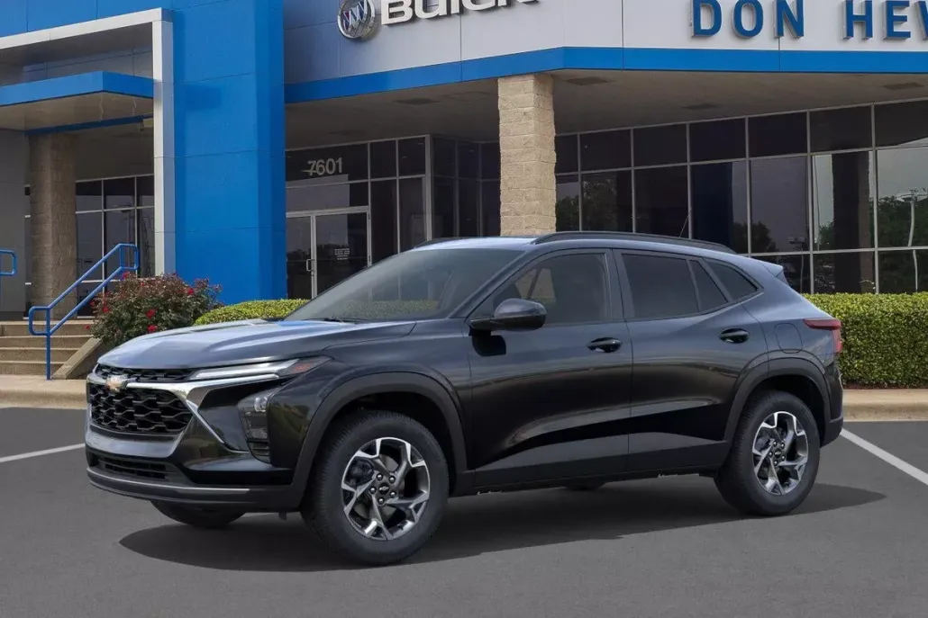 2025 Chevrolet Trax LT photo 1