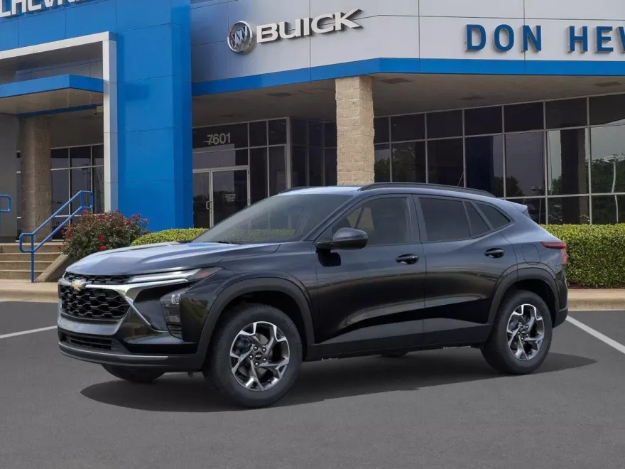 2025 Chevrolet Trax LT photo 1