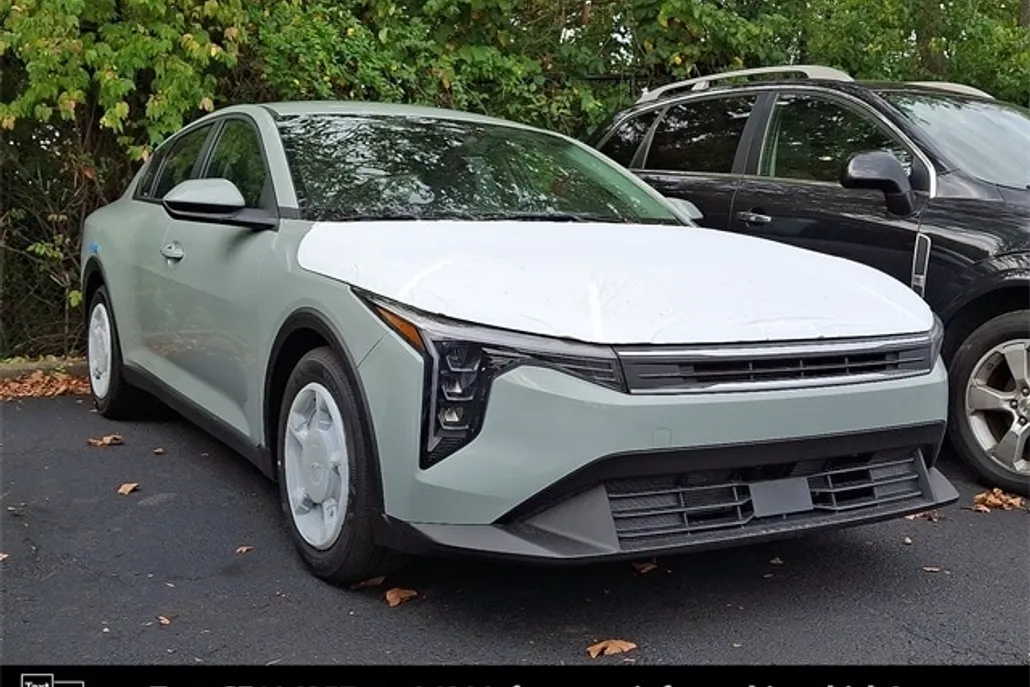 2025 Kia K4 LXS photo 1