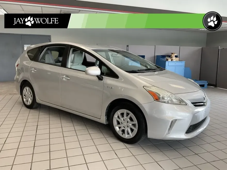 2013 Toyota Prius V Two photo 1
