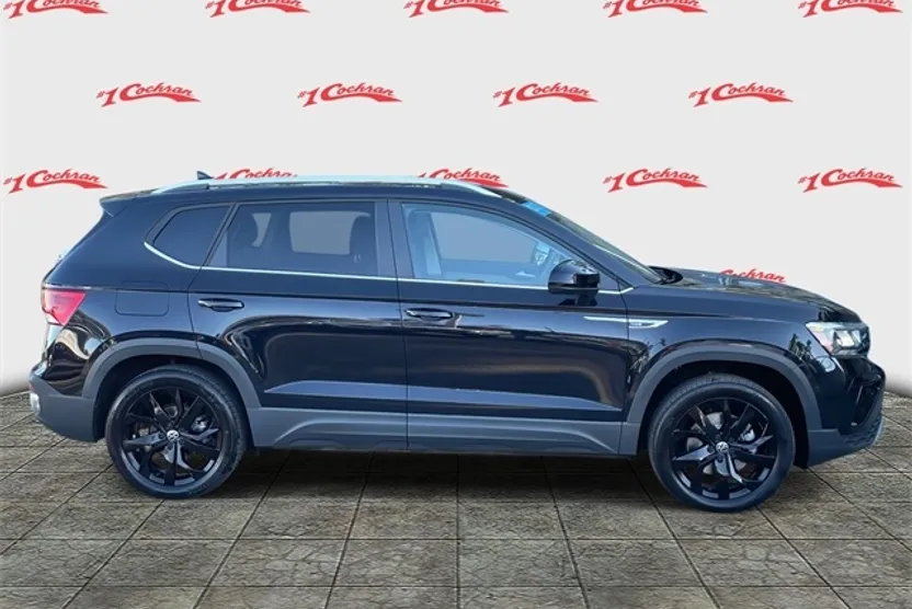2022 Volkswagen Taos SE photo 1