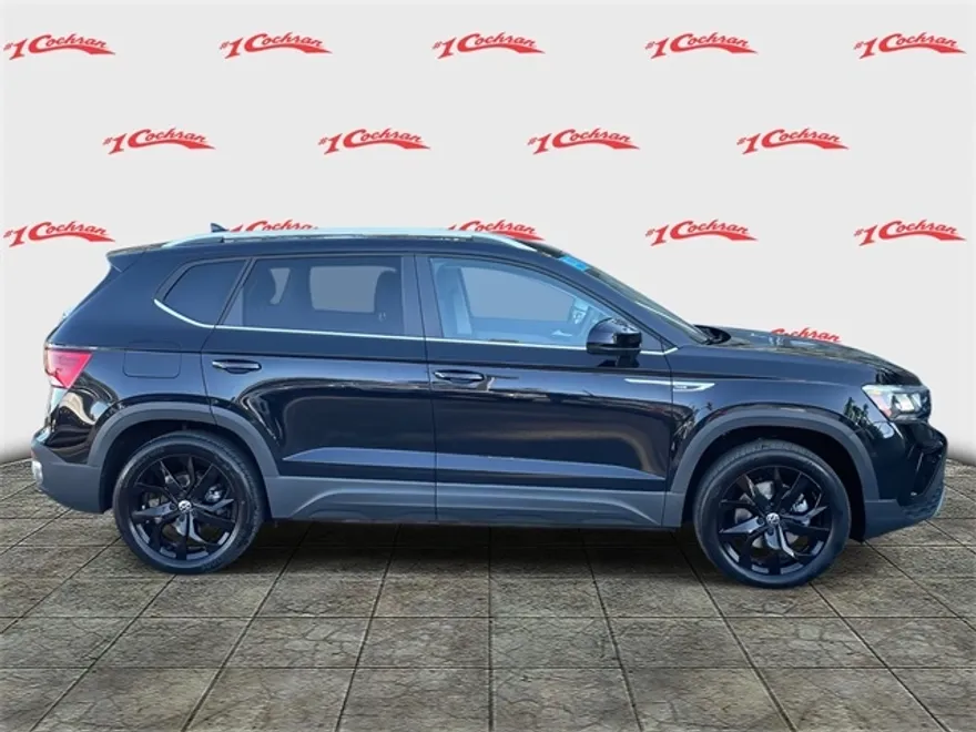 2022 Volkswagen Taos SE photo 1