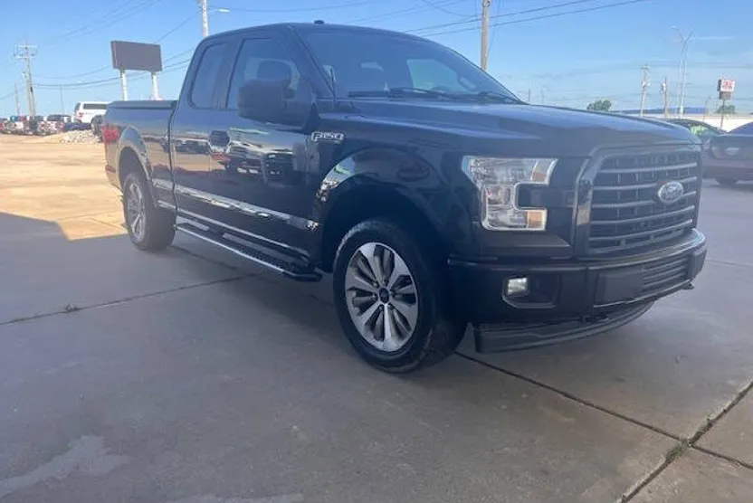 2017 Ford F-150 XL photo 1