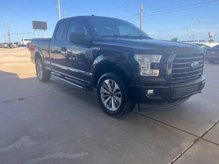 2017 Ford F-150 XL photo 1