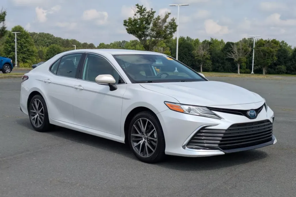 2022 Toyota Camry Hybrid XLE photo 1