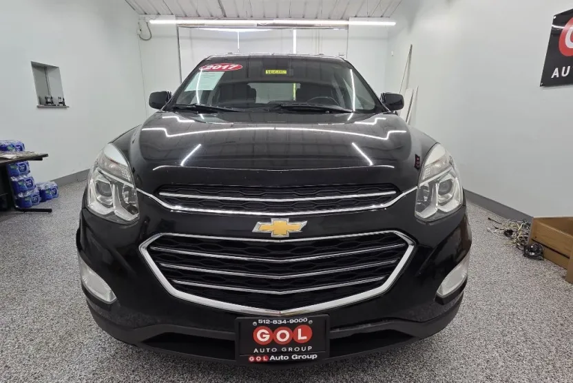 2017 Chevrolet Equinox LT photo 1