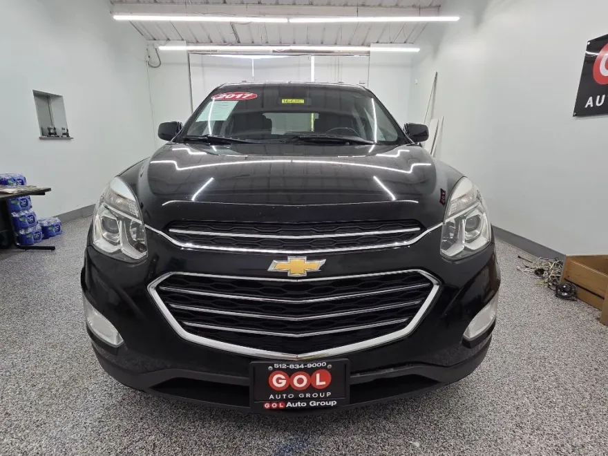 2017 Chevrolet Equinox LT photo 1