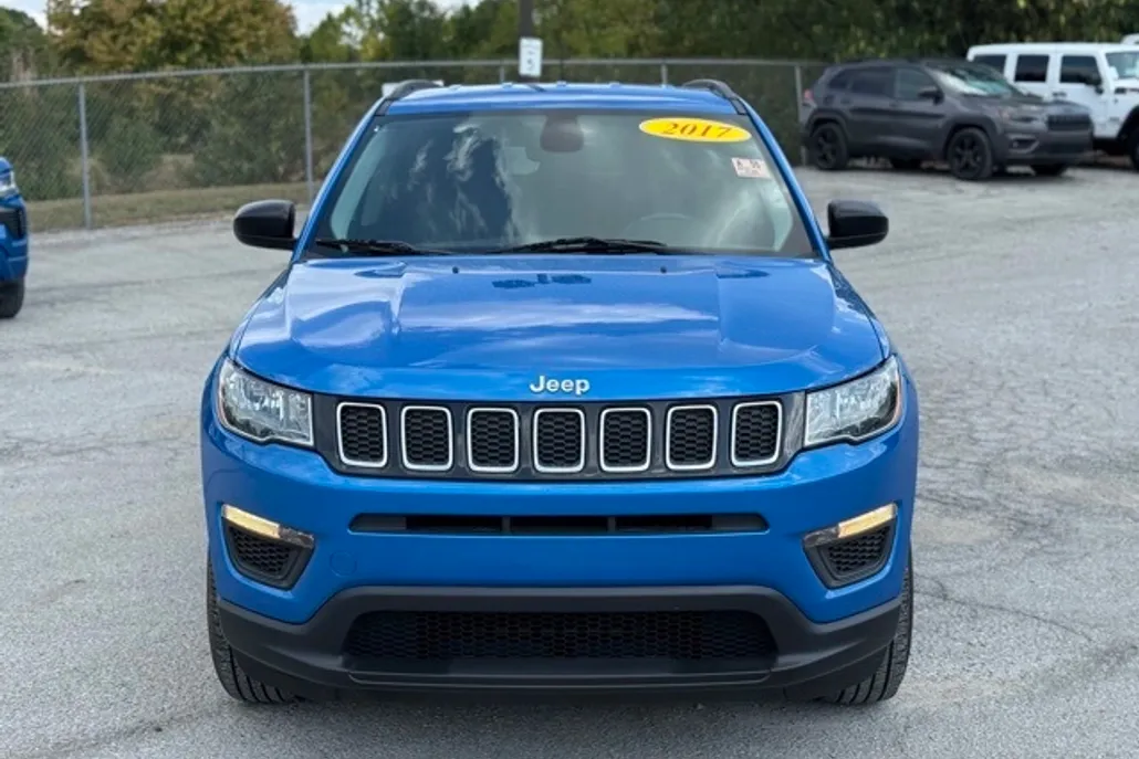 2017 Jeep Compass Sport photo 1