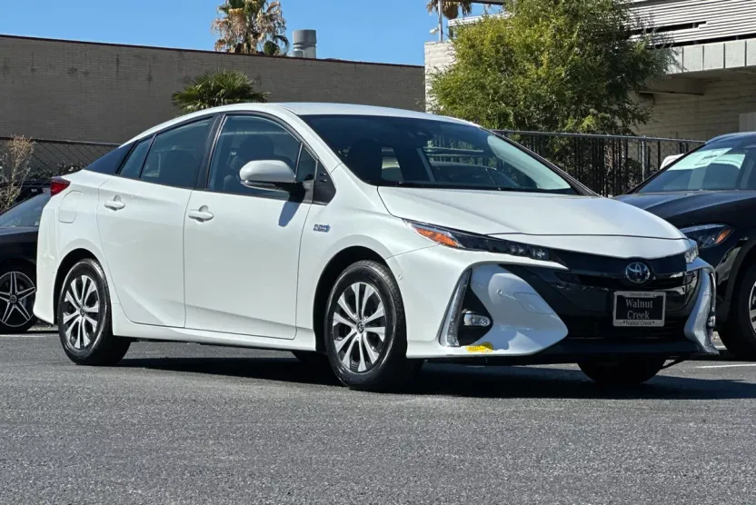 2021 Toyota Prius Prime Limited photo 1