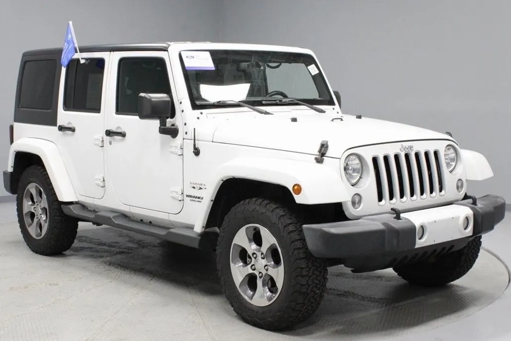 2016 Jeep Wrangler Unlimited Sahara photo 1