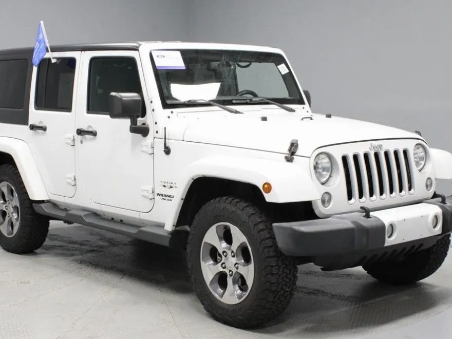 2016 Jeep Wrangler Unlimited Sahara photo 1