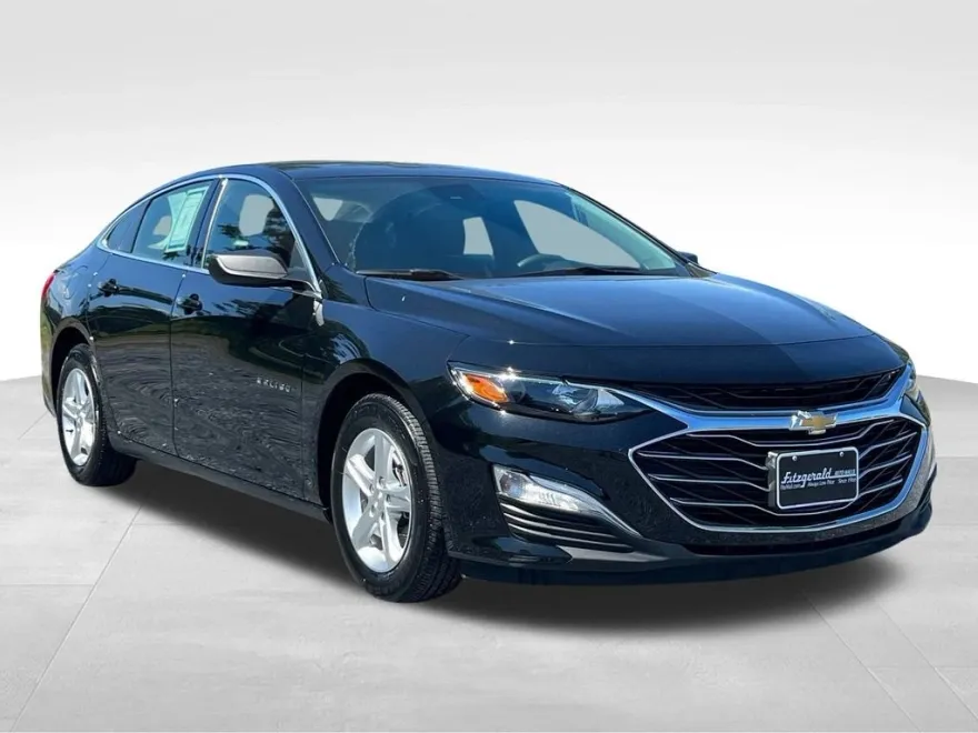 2023 Chevrolet Malibu LS photo 1