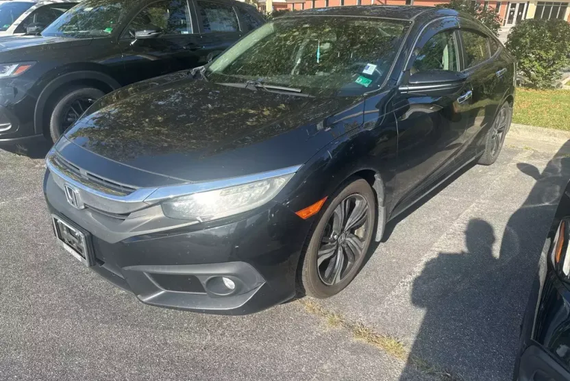 2017 Honda Civic Touring photo 1