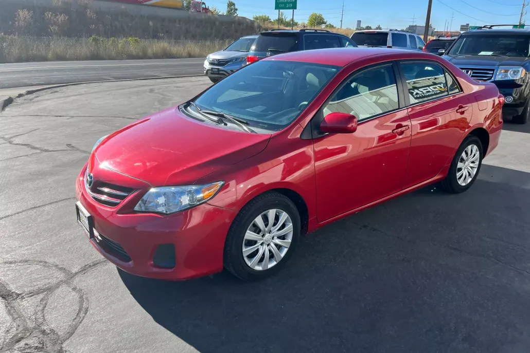 2013 Toyota Corolla LE photo 1