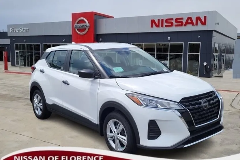 2025 Nissan Kicks Play S photo 1