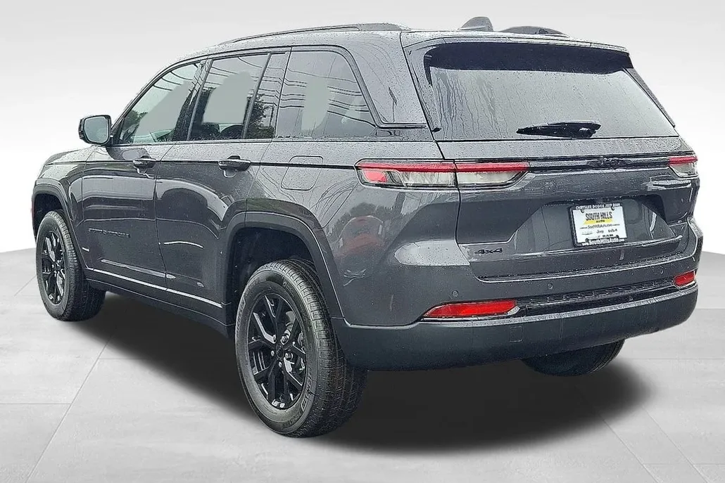 2025 Jeep Grand Cherokee Altitude photo 1