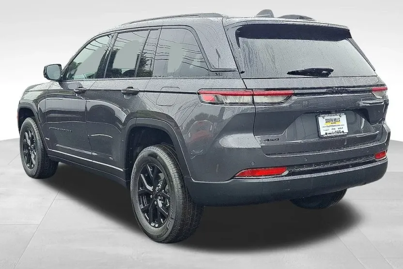 2025 Jeep Grand Cherokee Altitude photo 1
