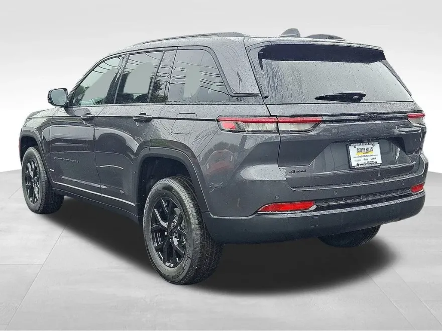 2025 Jeep Grand Cherokee Altitude photo 1