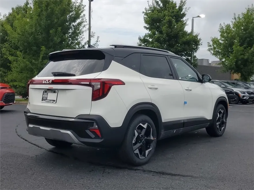 2025 Kia Seltos S photo 1