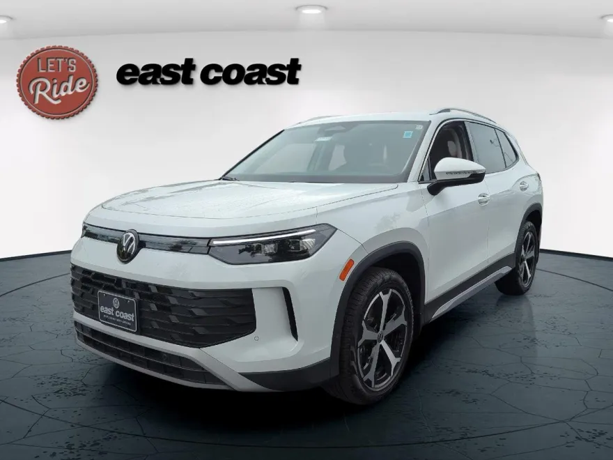 2025 Volkswagen Tiguan SE photo 1