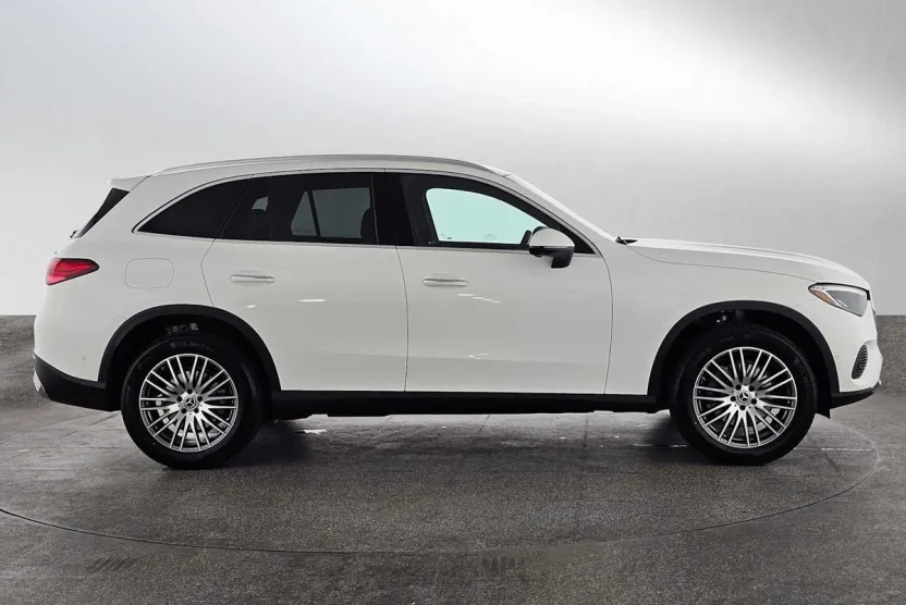 2026 Mercedes Benz GLC 300 4MATIC photo 1