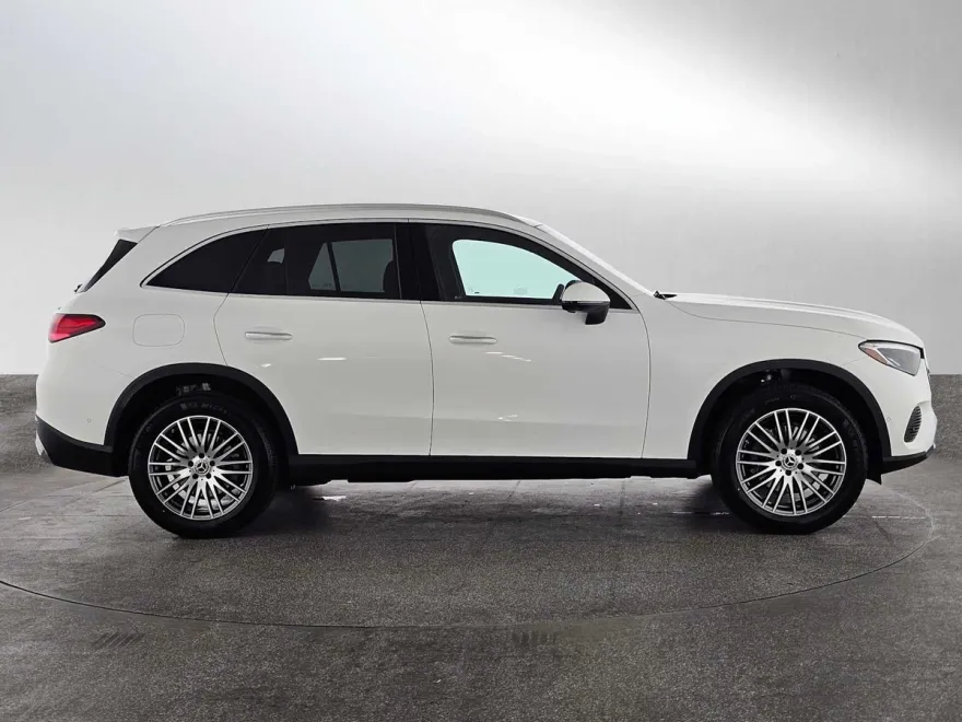 2026 Mercedes Benz GLC 300 4MATIC photo 1