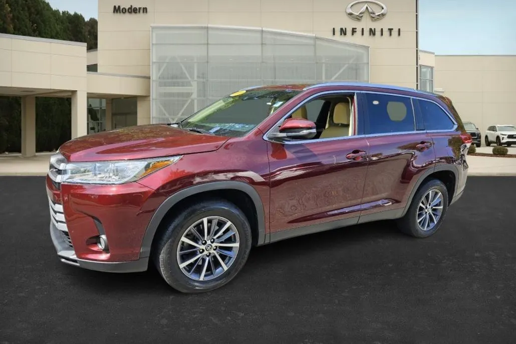 2019 Toyota Highlander XLE photo 1