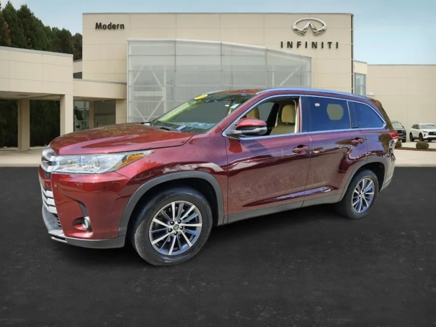 2019 Toyota Highlander XLE photo 1