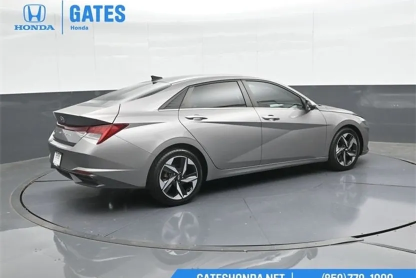 2021 Hyundai Elantra SEL photo 1