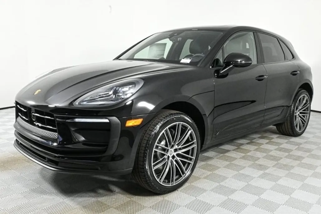 2025 Porsche Macan T photo 1