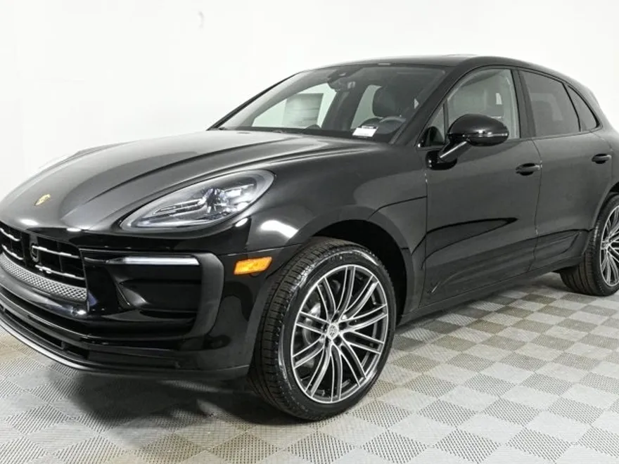 2025 Porsche Macan T photo 1