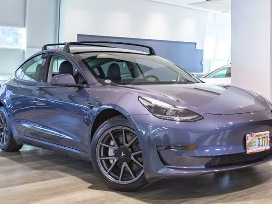 2023 Tesla Model 3 Standard Range photo 1