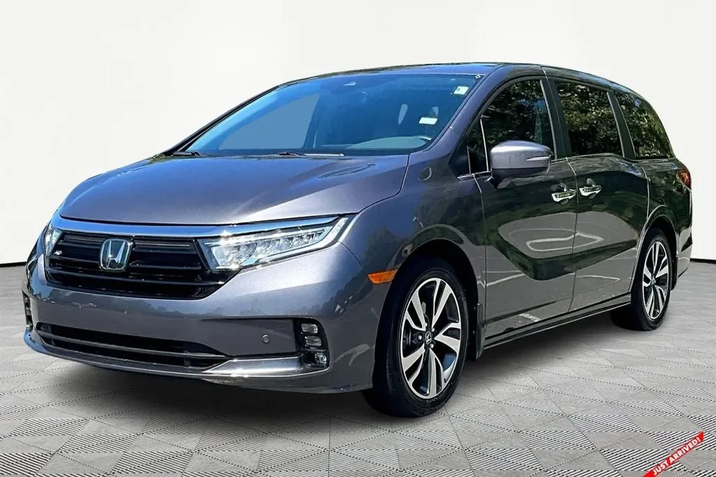 2024 Honda Odyssey Touring photo 1