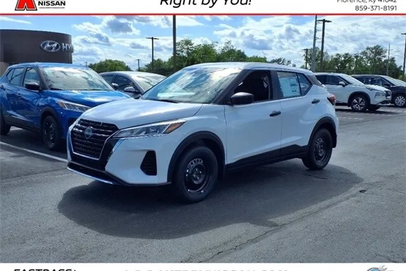 2025 Nissan Kicks Play S photo 1