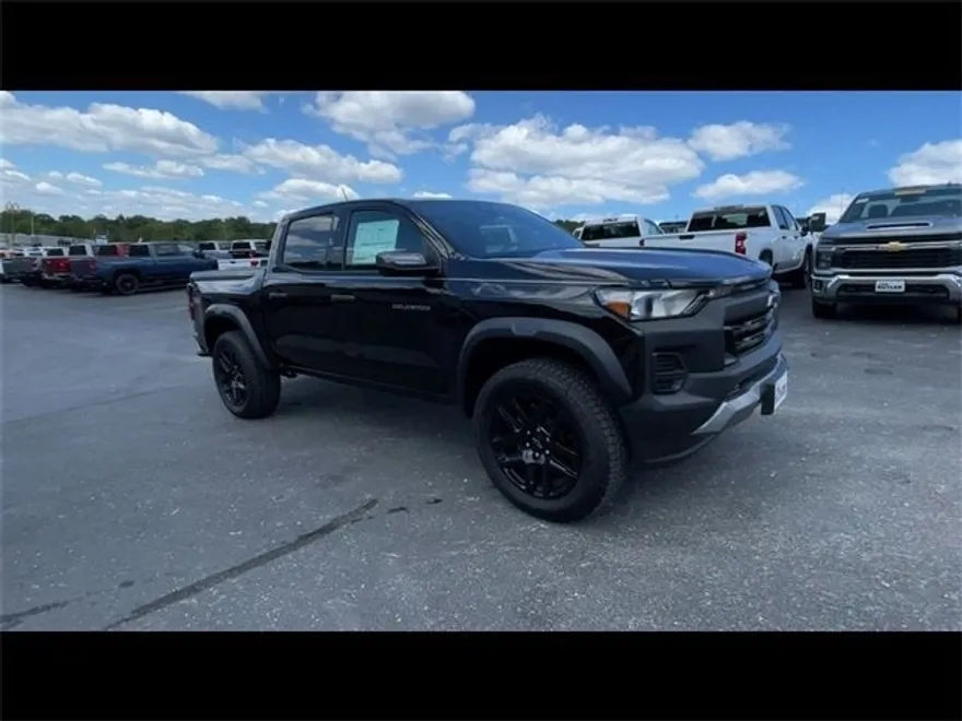 2025 Chevrolet Colorado Trail Boss photo 1