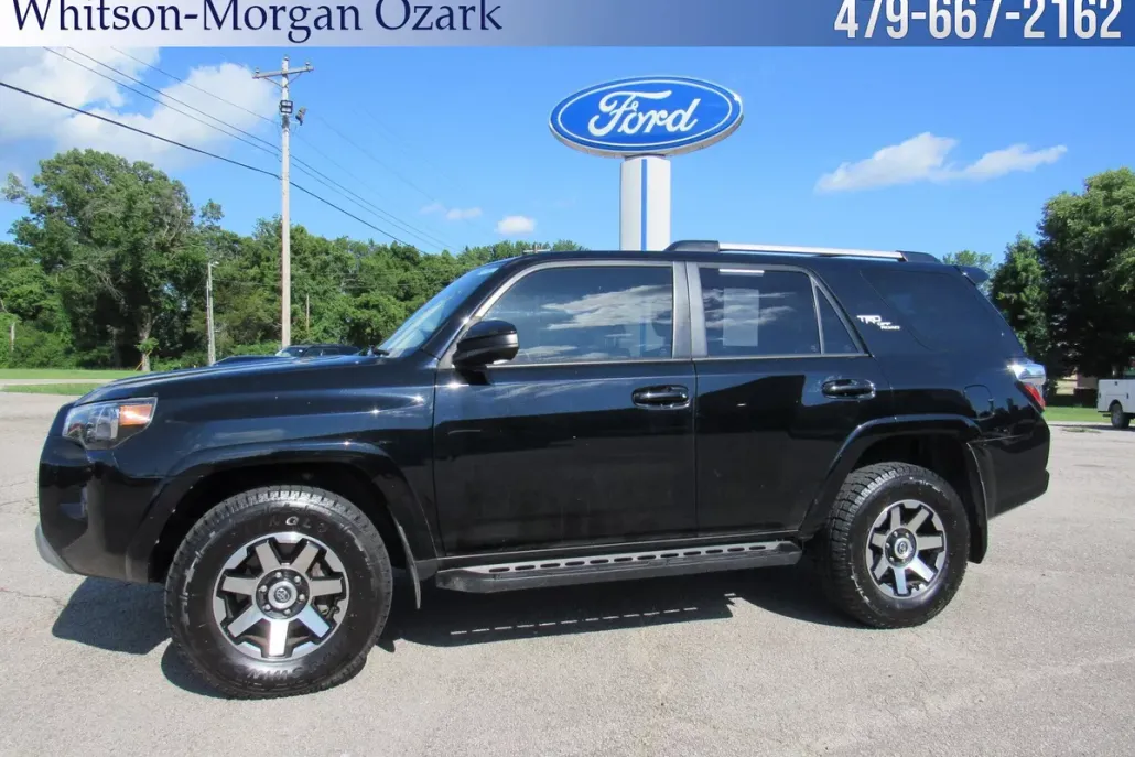 2017 Toyota 4Runner TRD photo 1