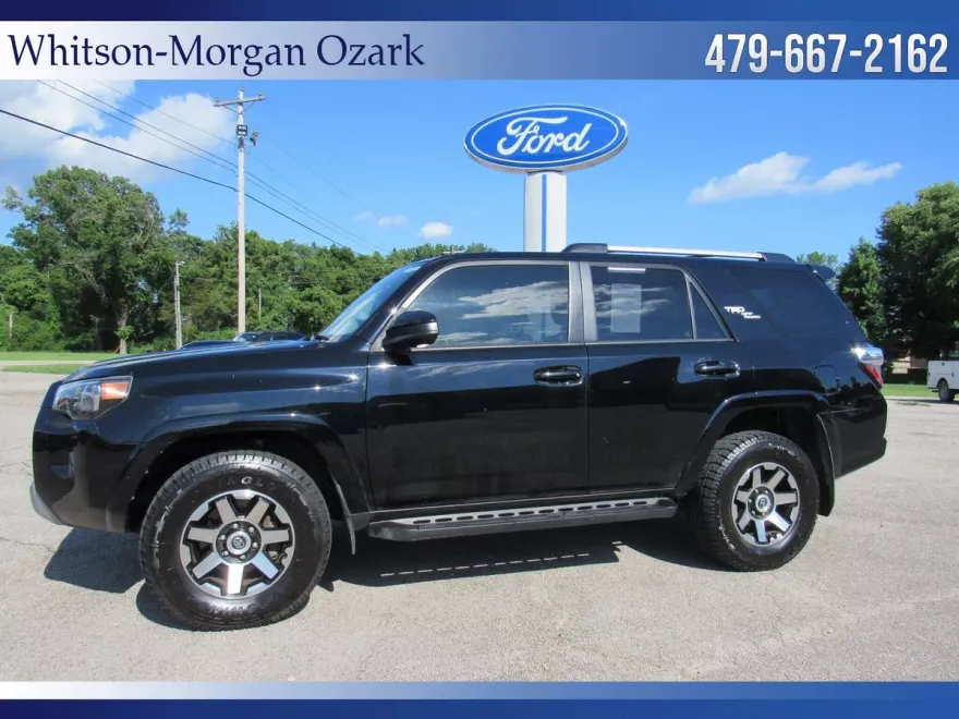 2017 Toyota 4Runner TRD photo 1
