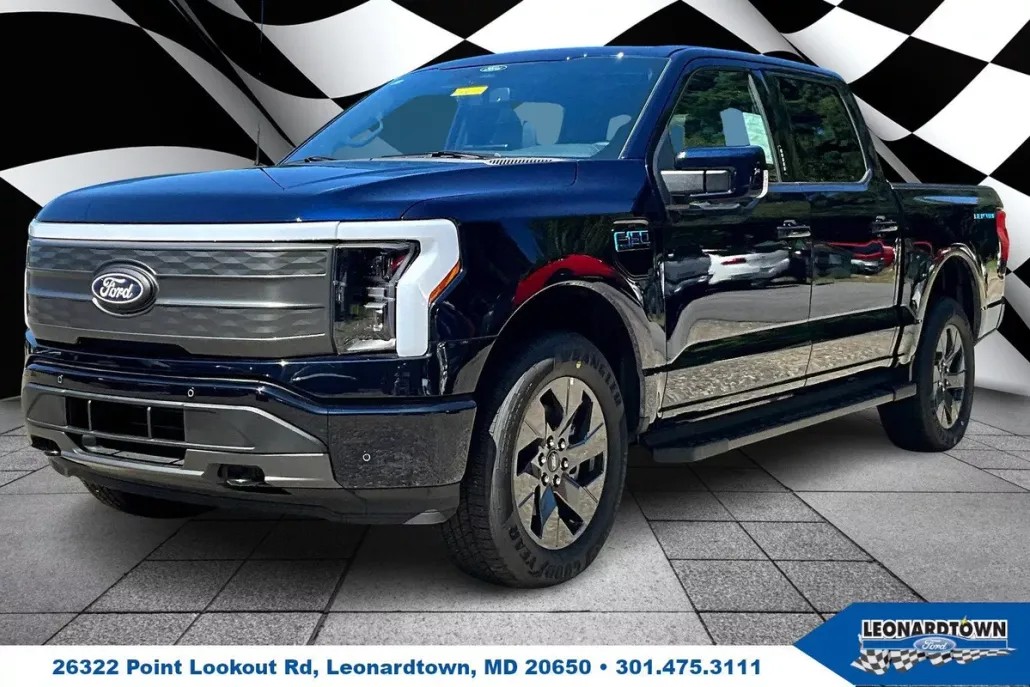 2025 Ford F-150 Lightning Lariat photo 1