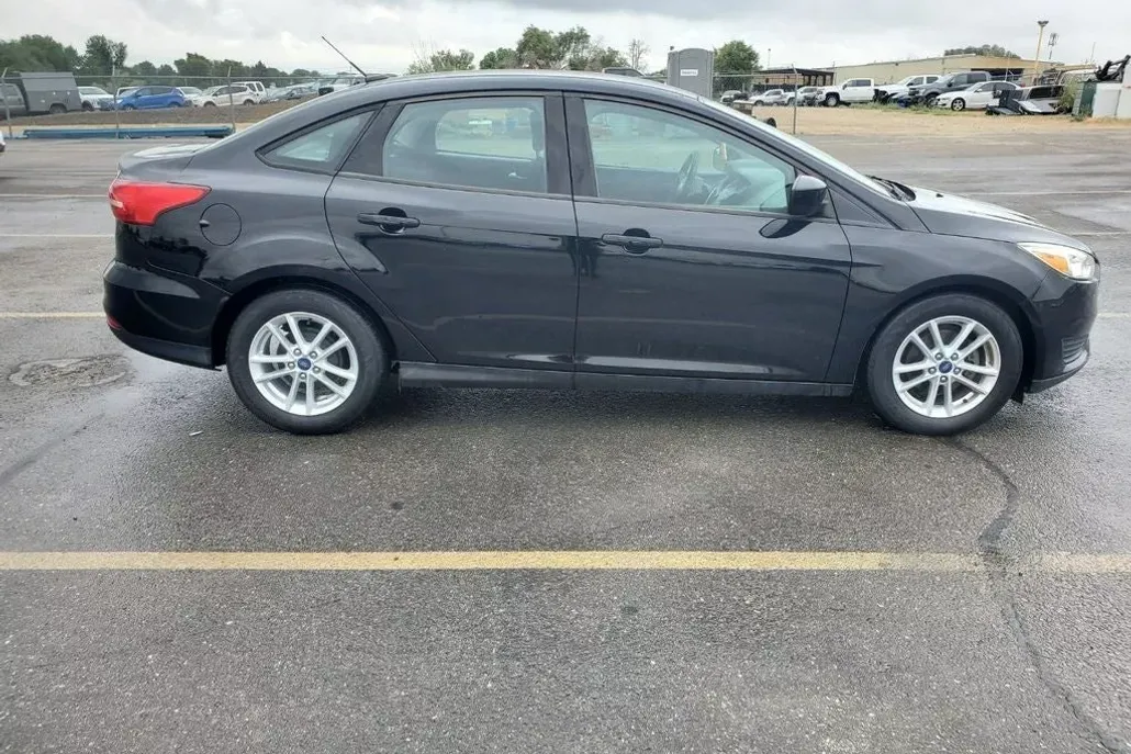2018 Ford Focus SE photo 1