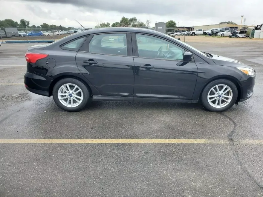 2018 Ford Focus SE photo 1